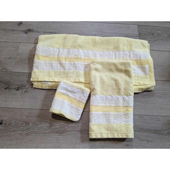 Vintage 70s Martex 3 Piece Bath Towel Set Yellow Lace Cotton MCM Cottagecore - Picture 2 of 12